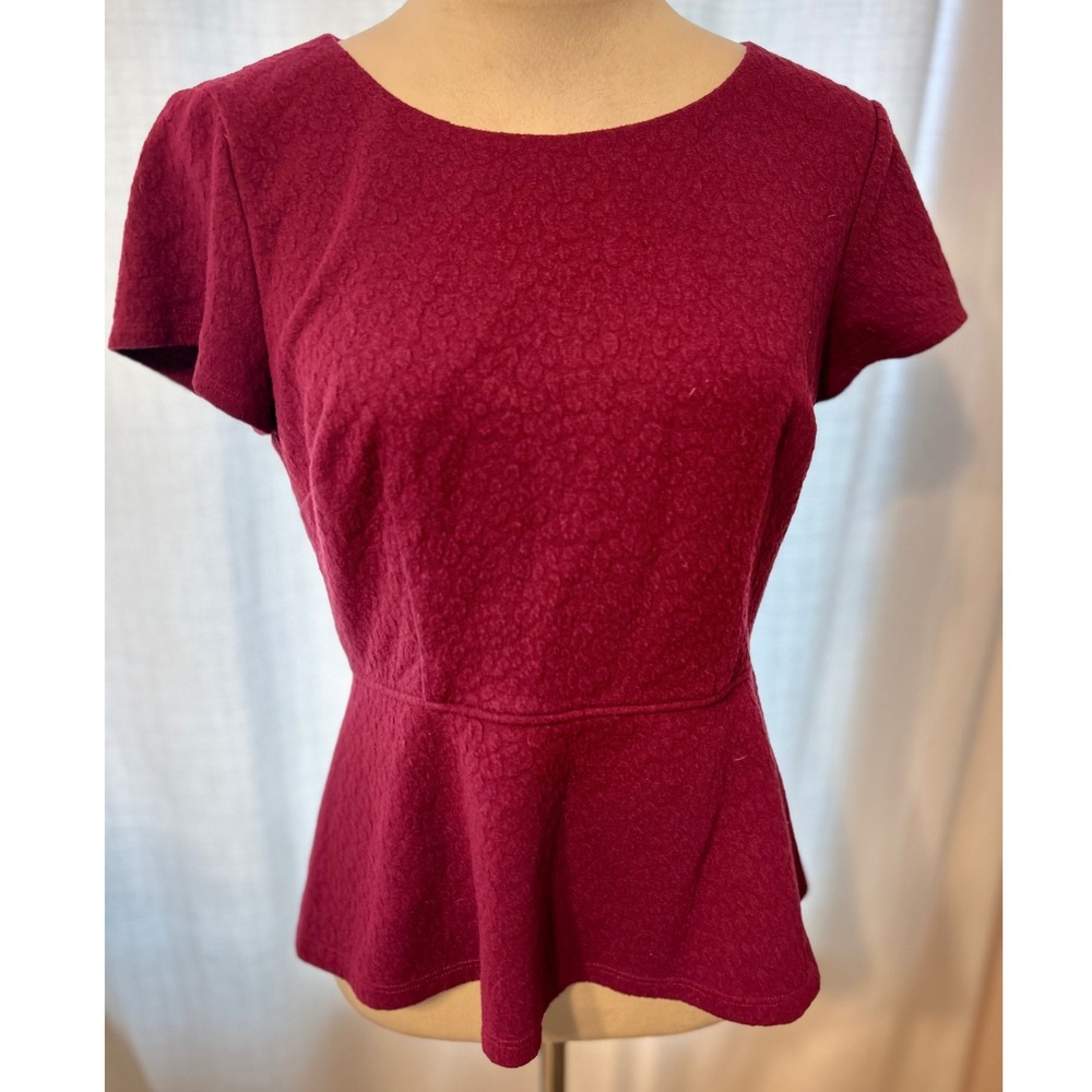 Antonio Melani Women's Berry Wine Textured Short Sleeve Peplum Top ‎ Size Small